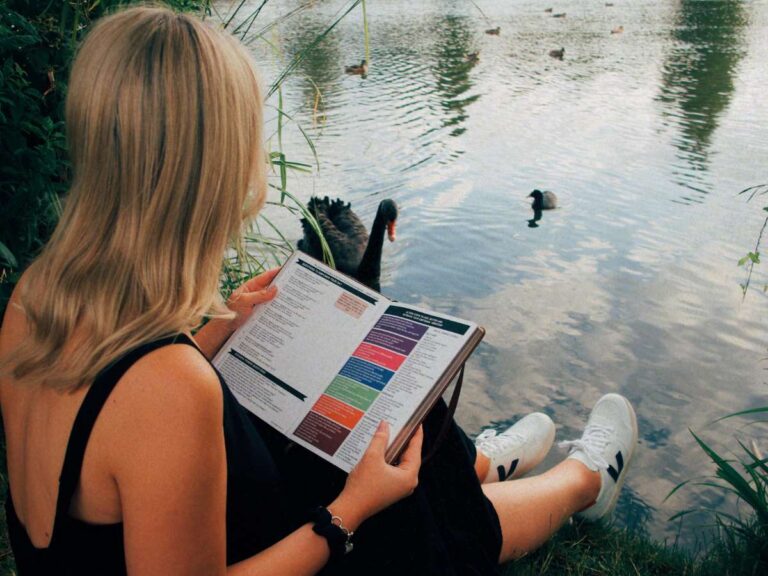 Lucie is sat by the water, leaning about living seasonally and embracing the summer.